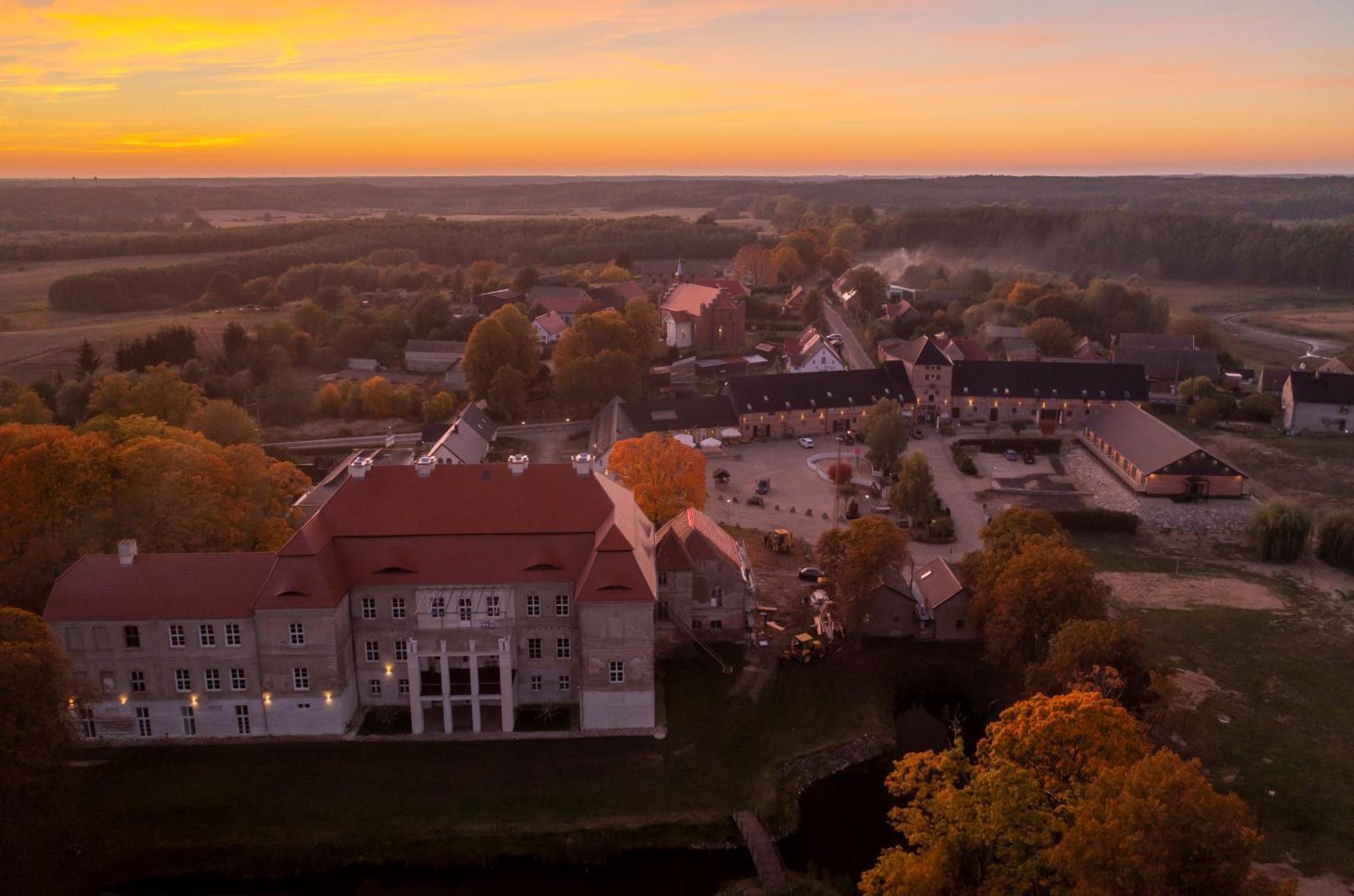 Palac Siemczyno Exteriér fotografie